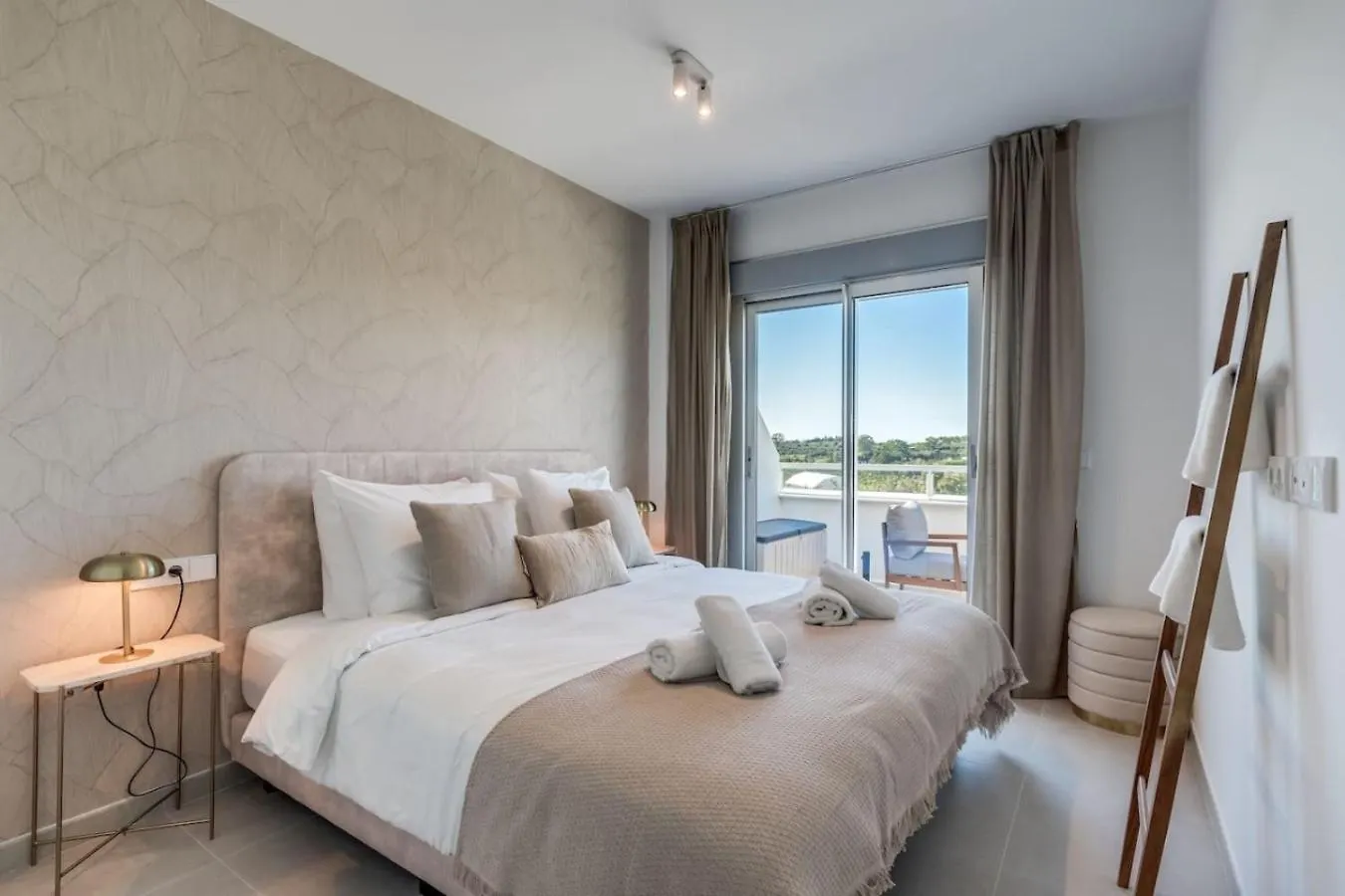 Brand New Penthouse In Εστεπόνα
